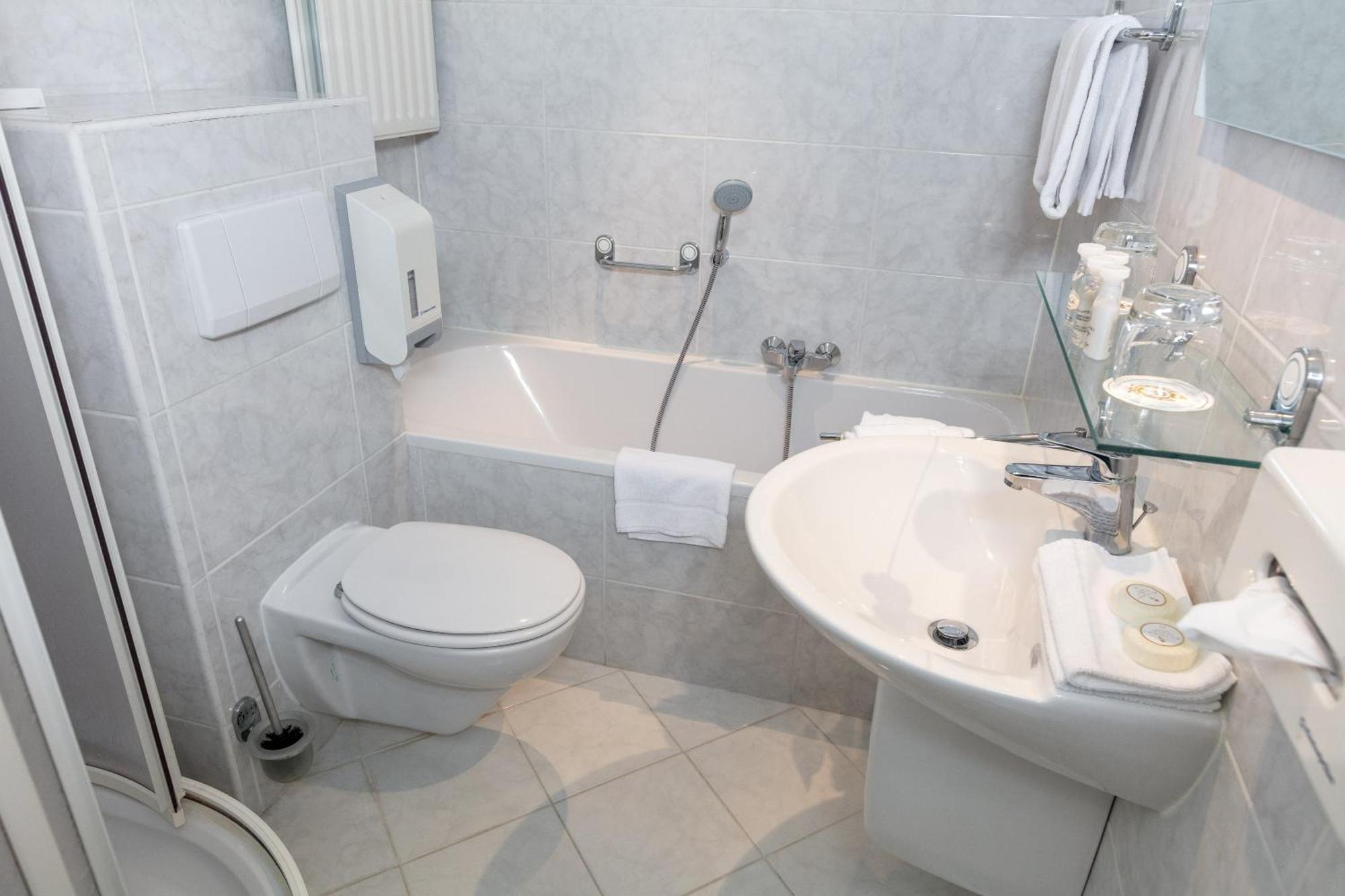 Landhuishotel De Bloemenbeek 4*
