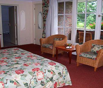 Landhuishotel De Bloemenbeek 4*